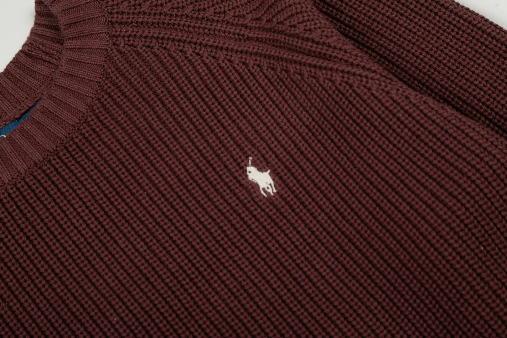 P220 Top quality" Style number: DS812# (not off the shelves all year round) [Ralph Lauren round neck piqué knitted sweater with war horse embroidery on the front and back] ✅Ralph Lauren classic basic versatile round neck pullover sweater for men and women ✅Main supply platform live broadcast Wholesale entity Replenish if out of stock Not removed from the shelves ✅ZP quality 1:1 version Scan the code to enter the GF website Counter quality ✅Detailed quality The only one in Guangzhou Imported quality cotton yarn Mainly high-end, cost-effective, good quality needless to say ✅The version is restored to the original order, the maximum size can be worn up to 200 pounds, loose, comfortable and stress-free ✅The upper body is simple and easy to match, ootd must-have style, good-looking clothes are never picky, a must-have item in the wardrobe is recommended. Size: S-XL Color: White, gray, khaki, navy blue, brown, burgundy, black with white label, black with red label